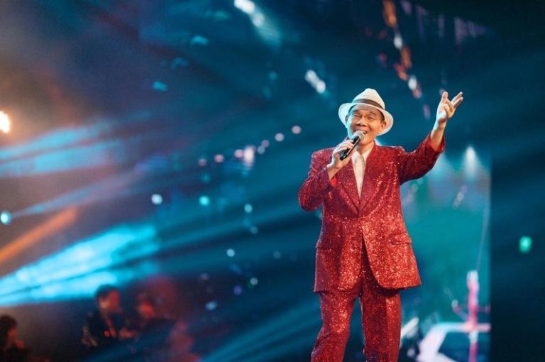 「雷神旋风」掀暴动 63岁陈雷没输张学友 一字马惊呆全场 陈雷在新加坡举办「欢喜就好2025」巡演。(图/慕陆国际HiendAsia提供)