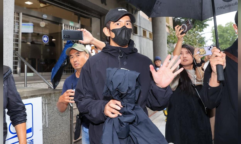 大S因流感猝逝,魂断异乡。图╱摘自微博