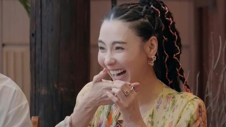 「喜剧之王」捧红她…靠一部电影暴红 张柏芝:感觉很爽 张柏芝当年凭周星驰执导兼主演的电影「喜剧之王」一炮而红 。(视频截屏)