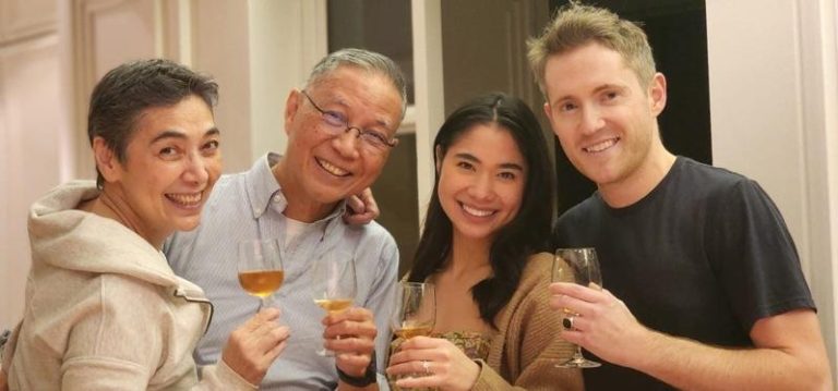 赖佩霞演唱会隔天接噩耗 女婿离世 急飞美国奔丧 赖佩霞(左一)的小女婿(右一)病重过世。(图/尚时代文创娱乐提供)