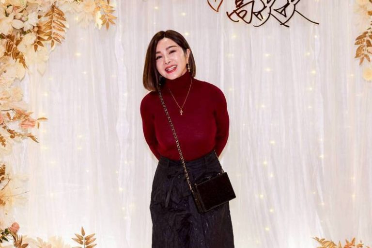 喜宴最强嘉宾 陈美凤泄红包数字「跟邱泽那包一样」 陈美凤包5位数红包祝福新人。记者沈昱嘉/摄影