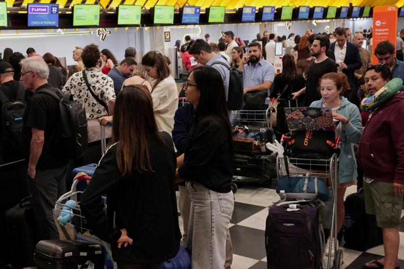 受电力不稳问题影响,圣保罗市国内机场孔戈尼亚斯已有312航班受影响。(美联社)