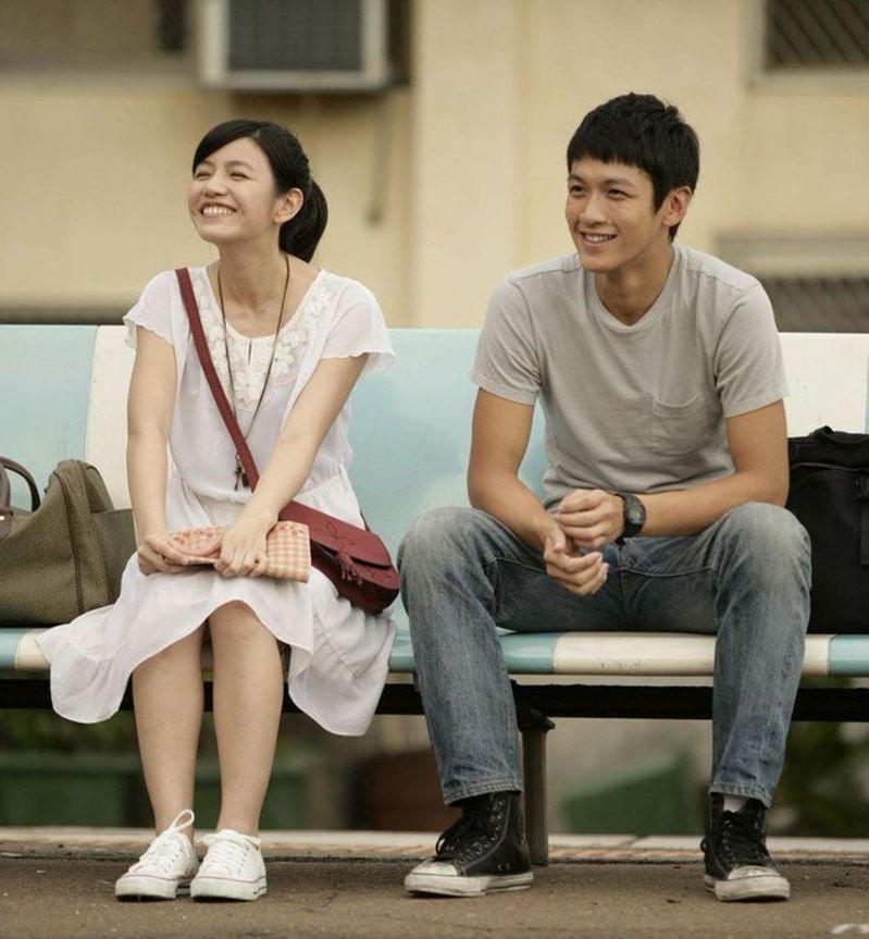 陈妍希和小19岁的周柯宇演姐弟恋,一点都不违和。(取材自微博)