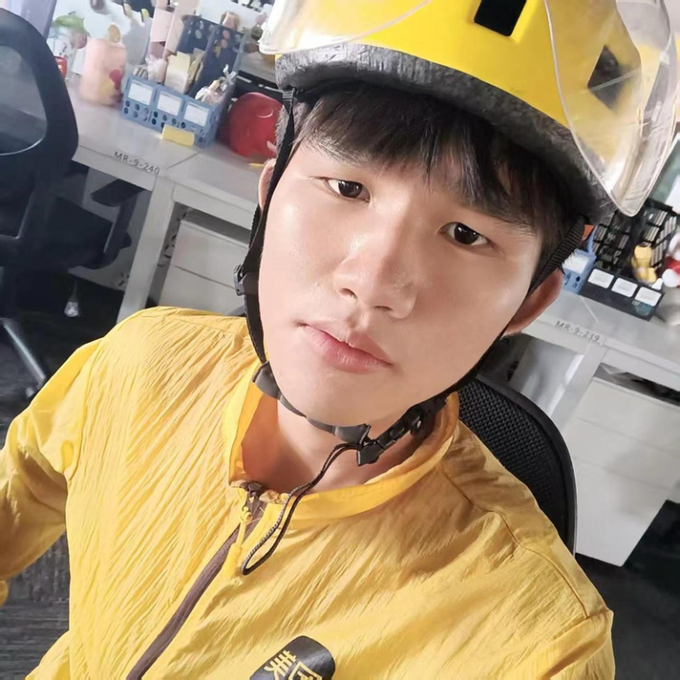 日送百单、2个月休1天… 00后上海跑外卖 5年存下112万 张学强。(取材自九派新闻/受访者供图)