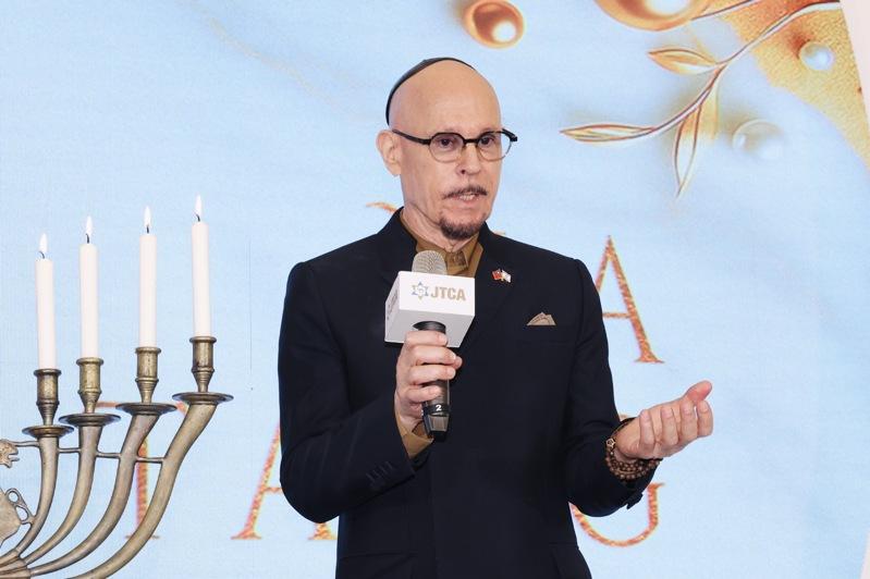 薛智伟替亡妻坣娜举办追思会。记者王聪贤/摄影