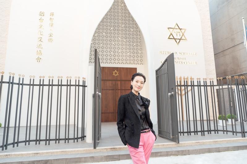 薛智伟替亡妻坣娜举办追思会。记者王聪贤/摄影