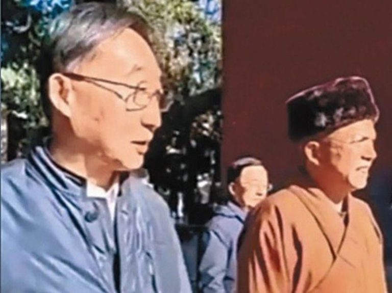 河南书记访少林寺 吁维护声誉形象 厘清寺庙和景区关系 河南省委书记刘宁到嵩山少林景区调研,检查文化旅游市场发展情况。(视频截屏)