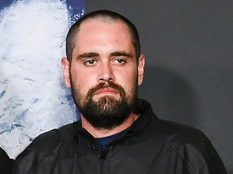 尼克被控弑亲，正式以两项谋杀罪起诉。（美联社）