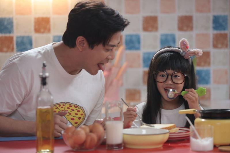 陈晓东女儿朵朵惊喜客串首度同台合演。（火爆娱乐提供）