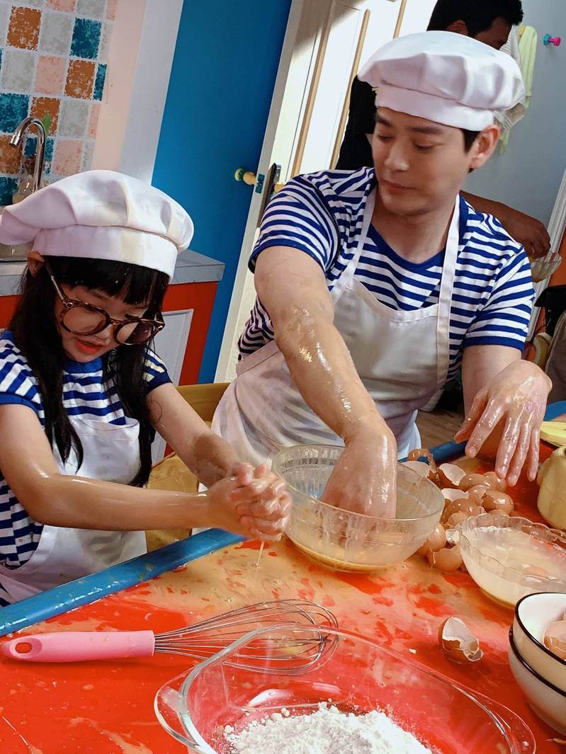 陈晓东女儿朵朵惊喜客串首度同台合演。（火爆娱乐提供）