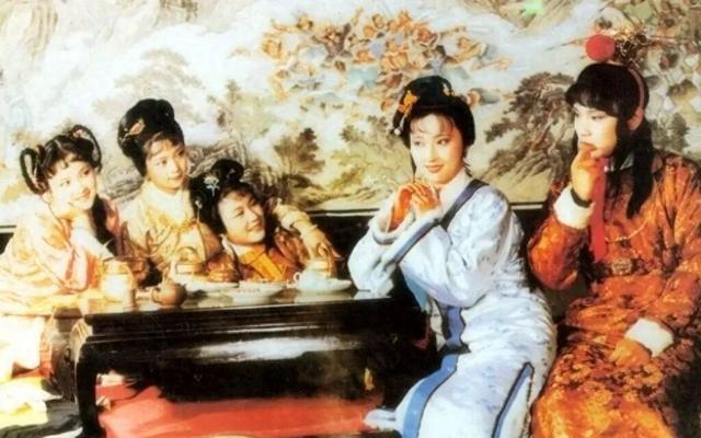民众在87版电视剧「红楼梦」壁画墙前打卡拍照。(中新社数据照片)