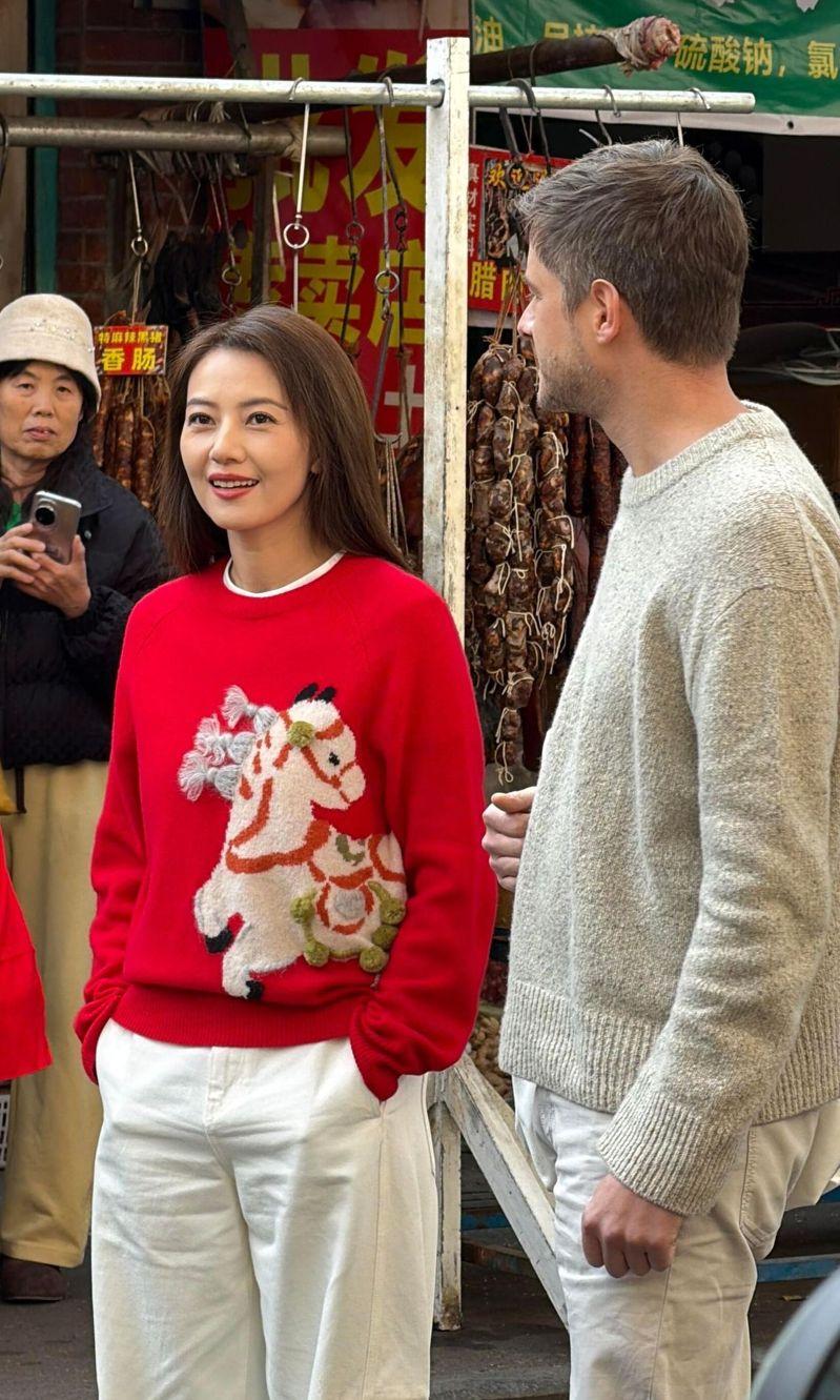 高圆圆获赞「真正的顶级骨相」。(取材自微博)