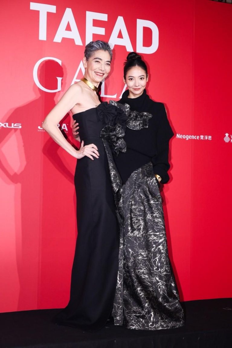 赖佩霞(左)和大女儿谢沛恩一起出席时尚活动。记者林士杰／摄影