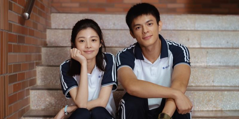 钟欣凌(左起)、信、柴智屏、导演林子平在《我们的蓝调时光》杀青时合照留念。(图／米神国际提供)