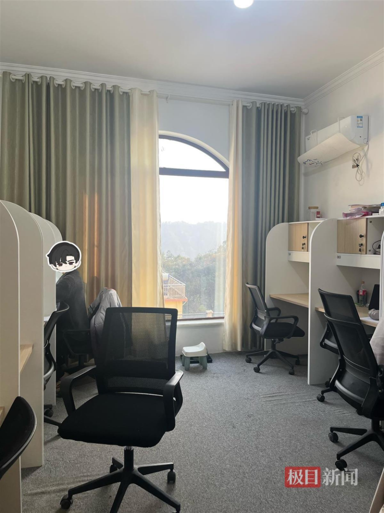 江西南昌大山深处的民房被改造成吃、住、学一体的寄宿自习室，每年吸参数百名考生前来备考；图为律成自习室。(取材自极目新闻)