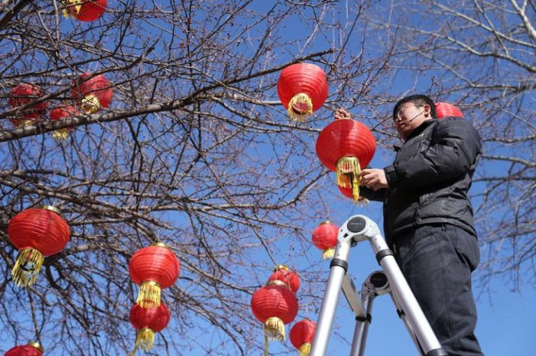 2262年有两个春节，引来中国网友狂欢。示意图。（新华社）