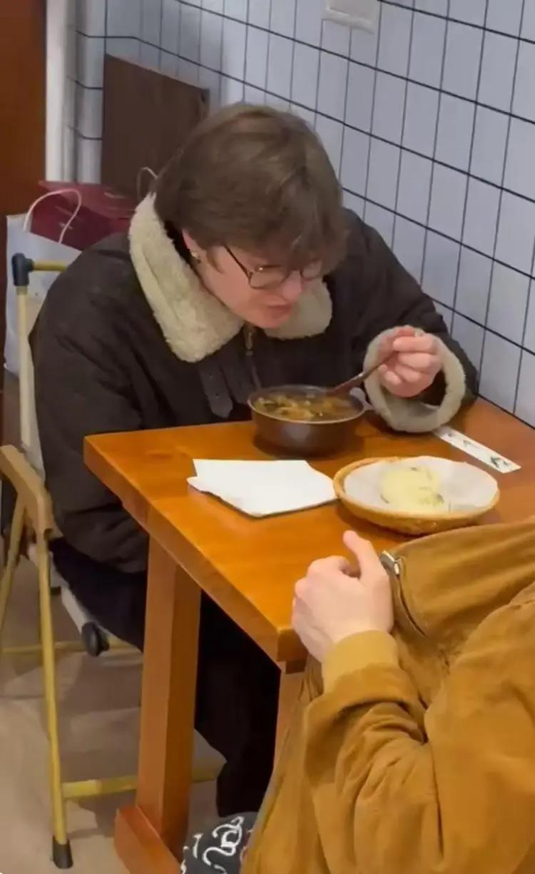 刘小超店铺制作的胡辣汤。（取材自极目新闻／受访者供图）