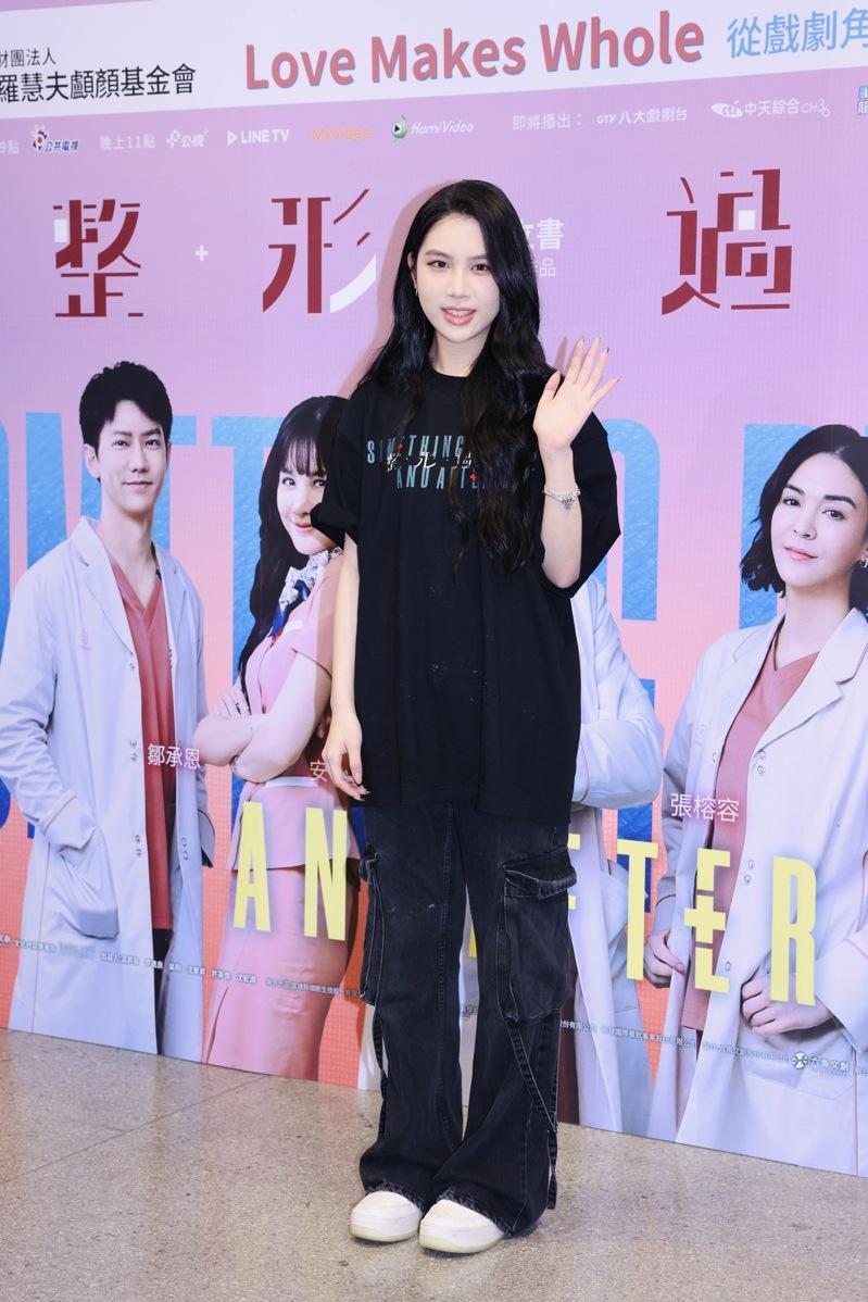 温升豪（右起）、李曼唯（Emma）与曾向镇出席罗慧夫颅颜基金会公益活动。（记者王聪贤／摄影）