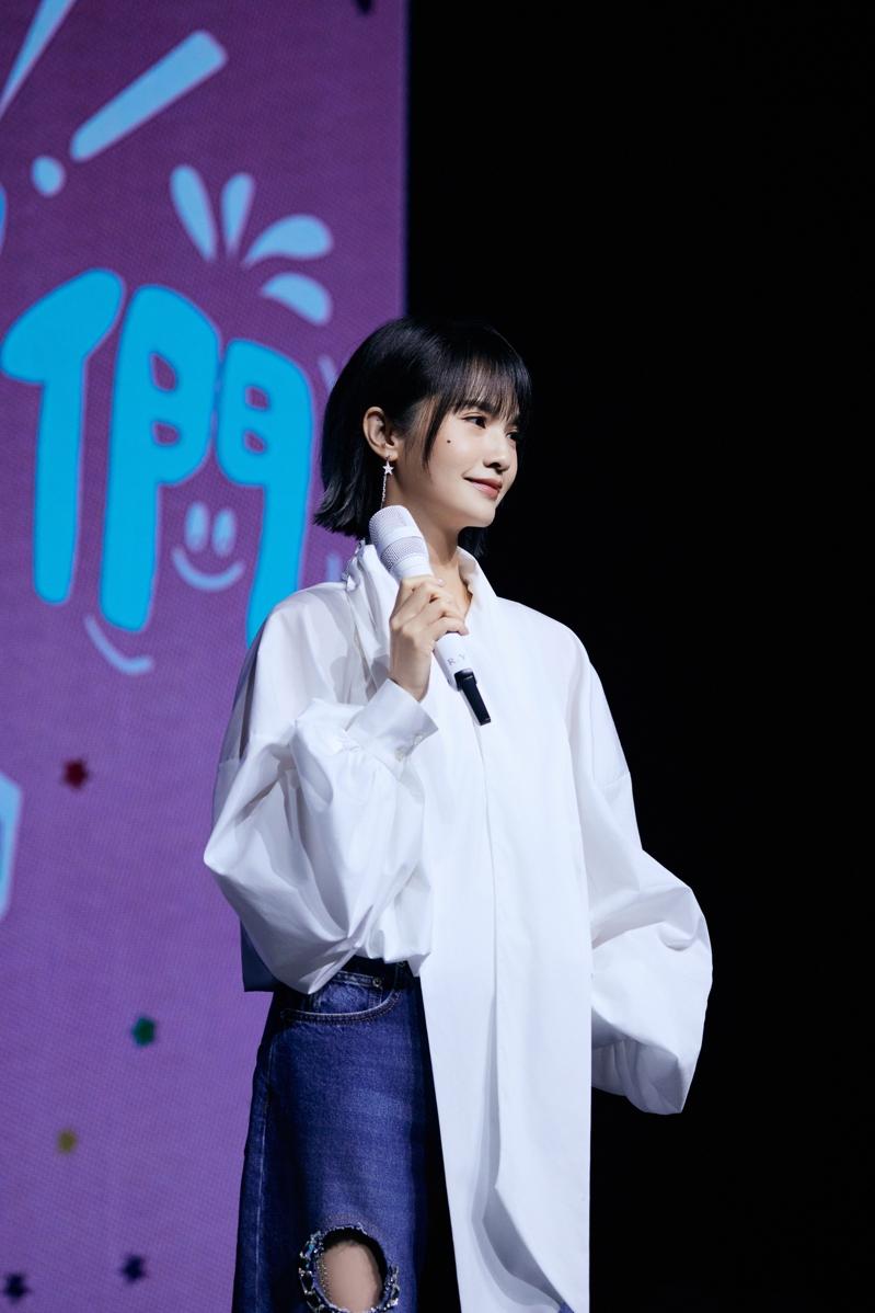 杨丞琳与粉丝大合照。图／树与天空提供