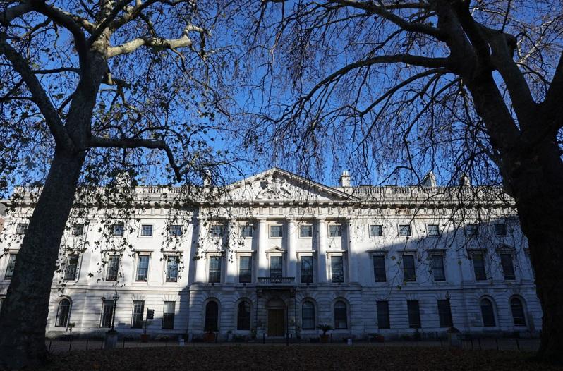 中国拟在伦敦兴建新使馆,总面积可望超越美国驻英使馆,成为欧洲境内规模最大外国使馆之一。(路透)