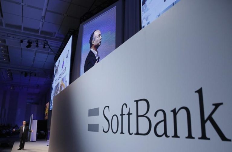 媒体报导，日本政府正与软银（SoftBank）等十多家日企合作投入3兆日圆，欲打造出可赶上美国与中国水准的AI基础模型。（美联社）