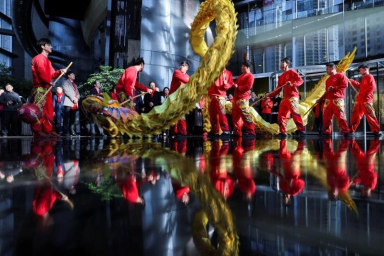 降息救不了亚洲?彭博专栏:央行弹药所剩不多 2026年进入艰难期 专家指出,2025年亚洲各国靠宽松撑场,但政策空间正迅速缩小,2026年将面临艰难阶段。示意图。(路透)