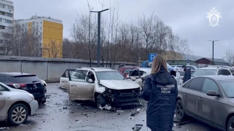 俄罗斯莫斯科22日传出汽车爆炸，俄国中将萨尔瓦罗夫（Fanil Sarvarov）其后身亡，调查人员当天抵达现场。（欧新社）