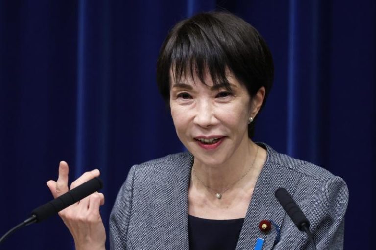 哪些人最支持高市早苗?共同社民调:劳动人口支持率破70% 日本首相高市早苗17日在东京首相办公室出席记者会。(欧新社)