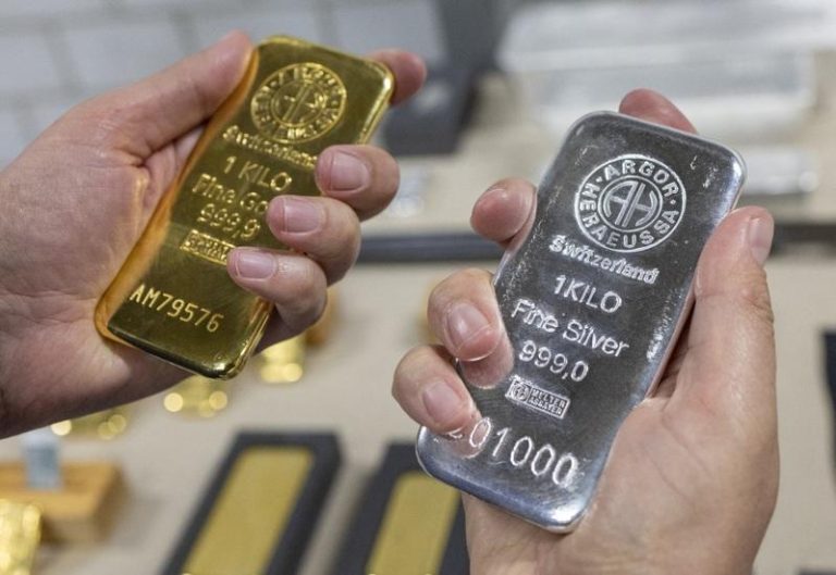 黄金、白银价格今天（24日）继续创新高，金价首度突破每英两4,500美元，白银攻上71美元后续涨。(路透)