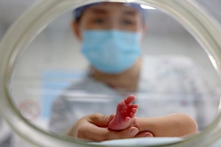 「中国统计年鉴2025」公布31省份人口出生数据，其中14个省份出生人口达到30万人。(新华社)