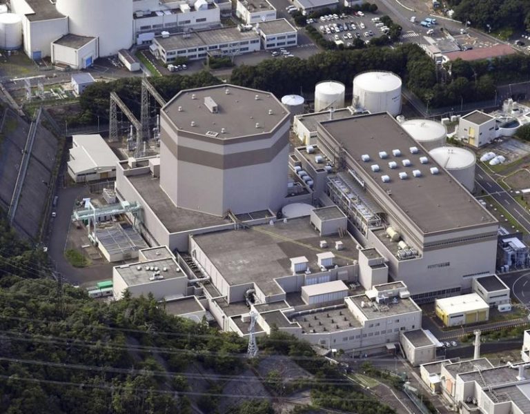 NHK:福井县核电厂含氚水外泄 辐射监测未发现异常 图为日本福井县敦贺市的敦贺核电厂2号机。(美联社)