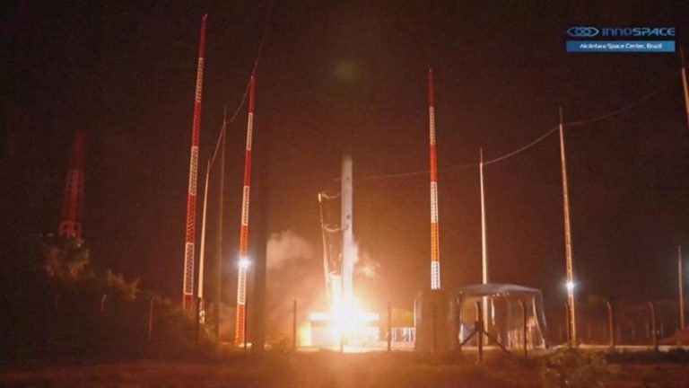 韩国首枚民营商业火箭3度延宕终发射 升空失利坠毁 韩国首枚民营商业火箭「韩光-Nano」(Hanbit-Nano)23日自巴西发射中心升空后,火箭发生异常,随即起火、坠毁。路透