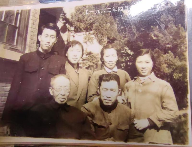 在南京大屠杀发生88周年之际，一批文物史料入藏侵华日军南京大屠杀遇难同胞纪念馆。（取材自央视）