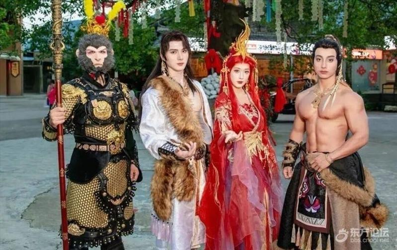 九皇山景区招收腹肌陪滑官宣传图。（取材自封面新闻）