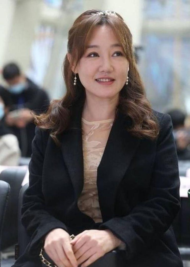 曾带发修行…喜欢静坐和佛教 胡歌昔日恋人驳「出家」 薛佳凝在网络平台直播带货引发争议。(取材自微博)
