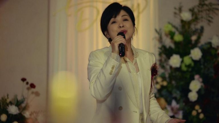 杨贵媚在「双囍」重感冒抱病开金口献唱。（图／水花电影提供）