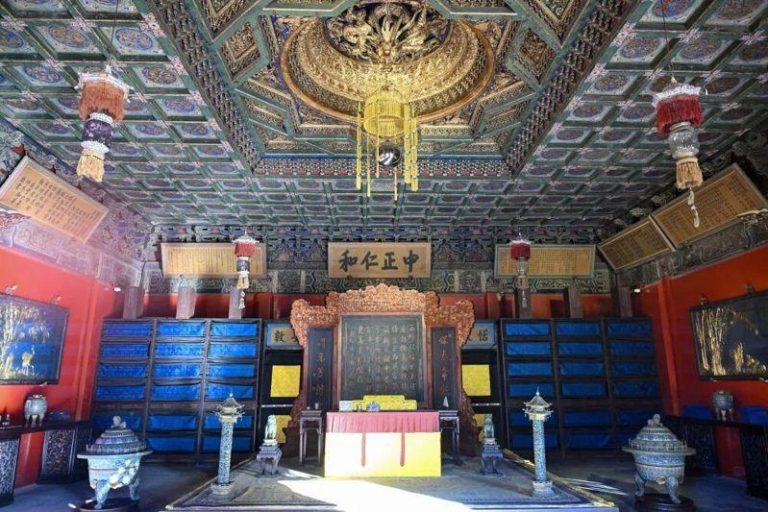 10年深锁宫门后 故宫养心殿重新开放 慈禧「垂帘听政」原状陈列 养心殿正殿目前正展出原状陈列,呈现雍正时代的小朝会样貌。(新华社)
