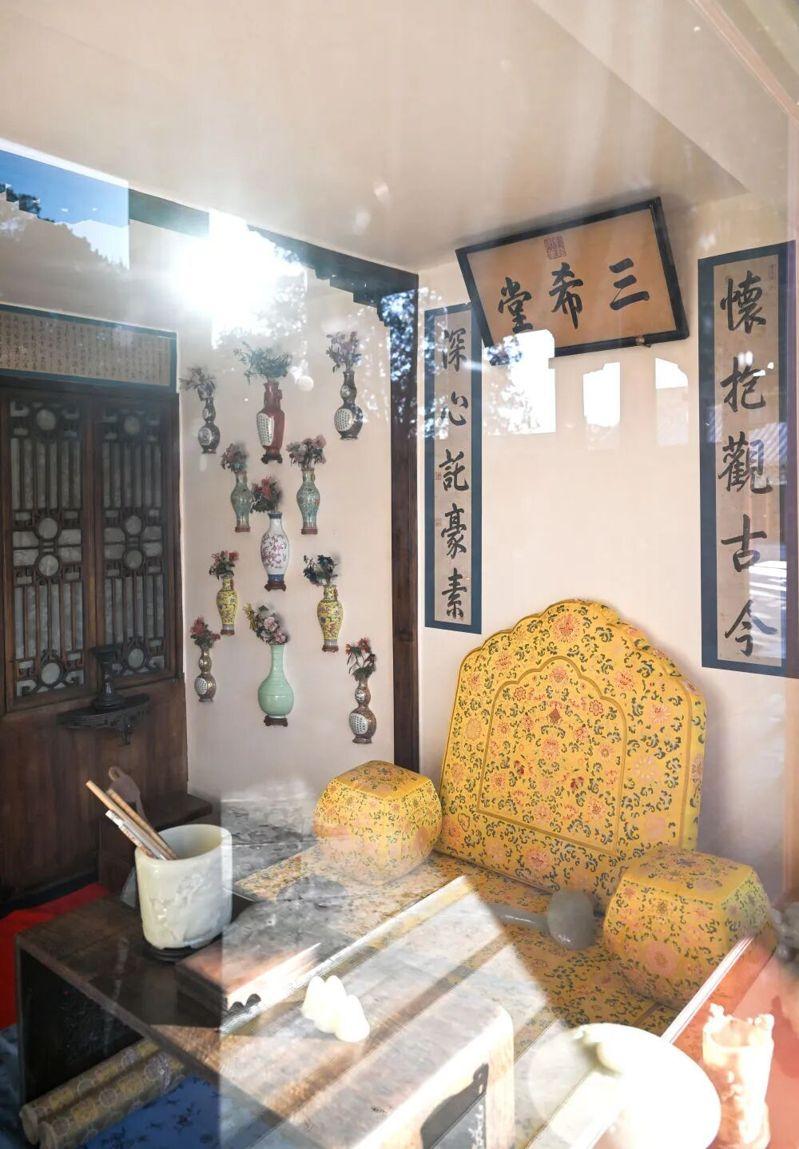 养心殿正殿目前正展出原状陈列,呈现雍正时代的小朝会样貌。(新华社)