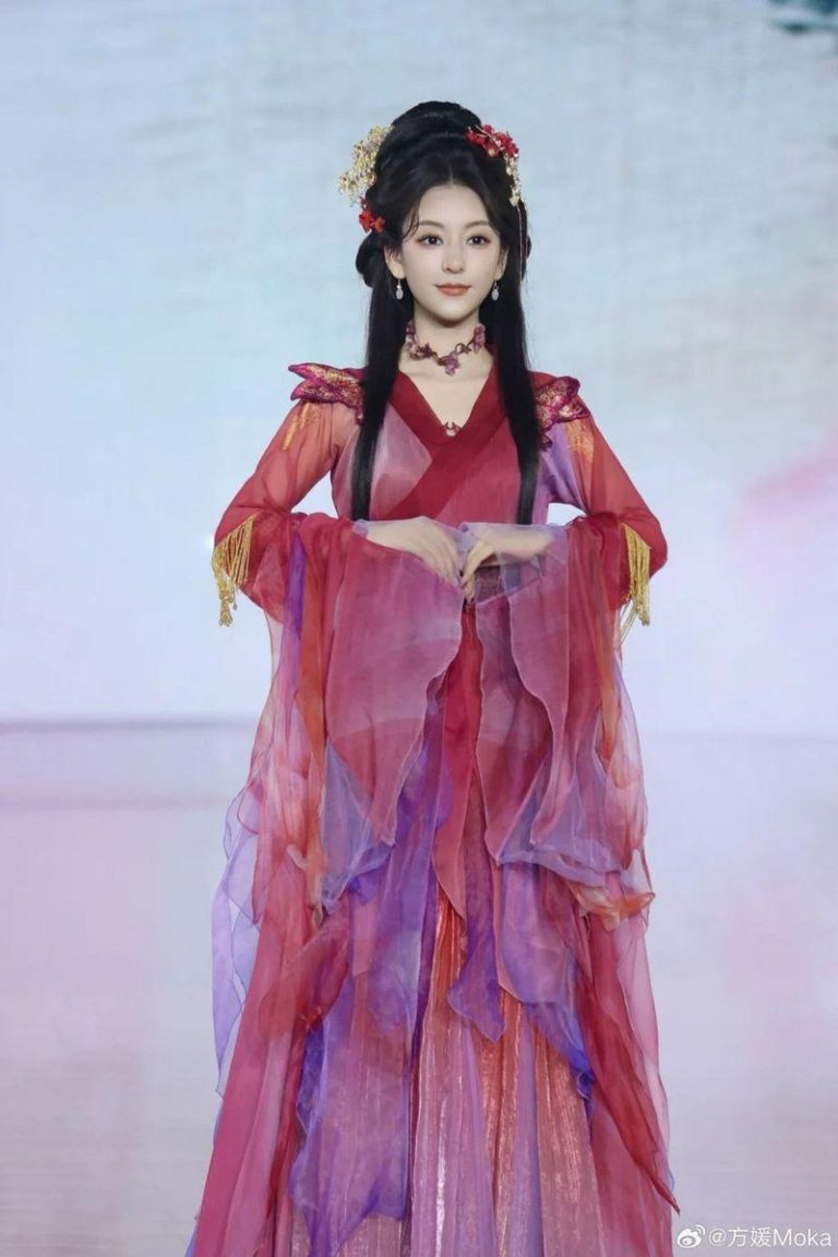 方媛成了古装美人。(取材自方媛微博)