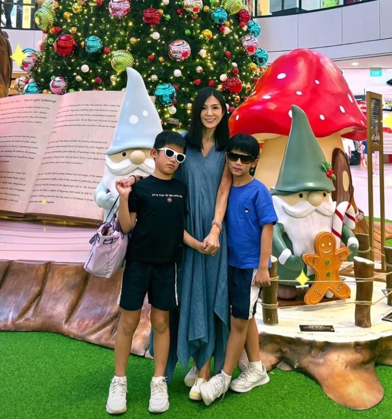 杨采妮定居新加坡，罕见曝光8岁双胞胎儿子。（取材自杨采妮小红书）