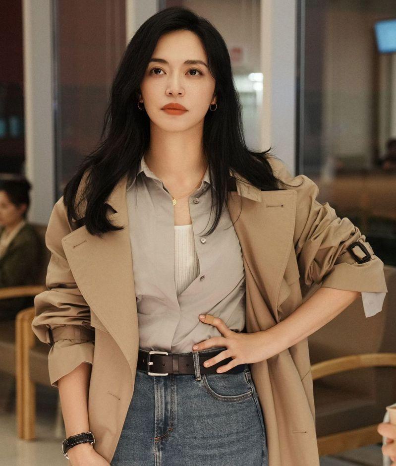 土豆拍摄妈妈姚晨和飞机同框。（取材自微博）