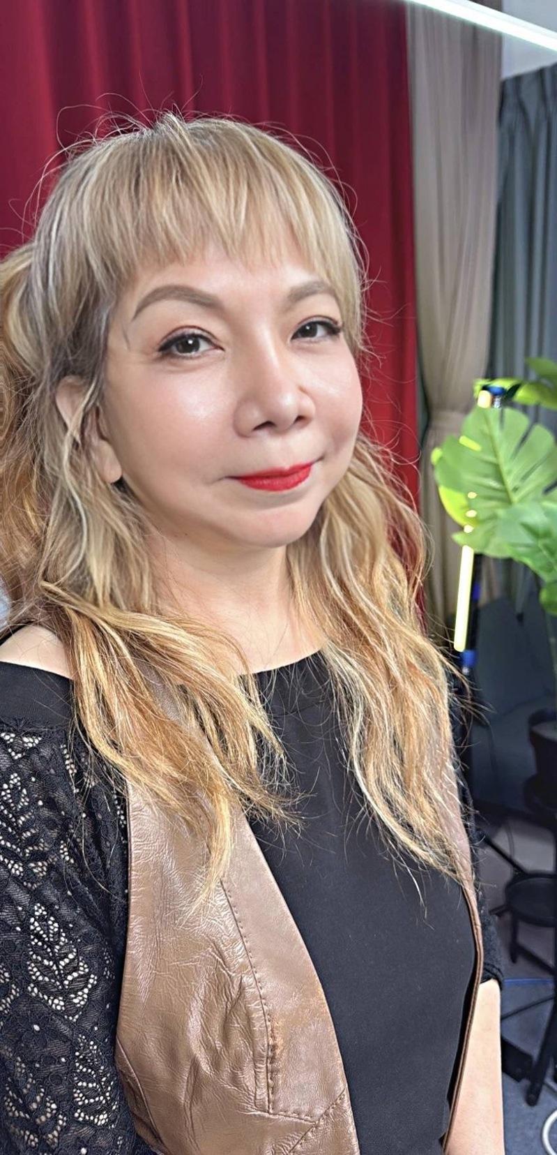 萁妈之前因为皮肤松垮(左)求助医生,手术后第三天就公开成果。图/阳光璨亮生医提供