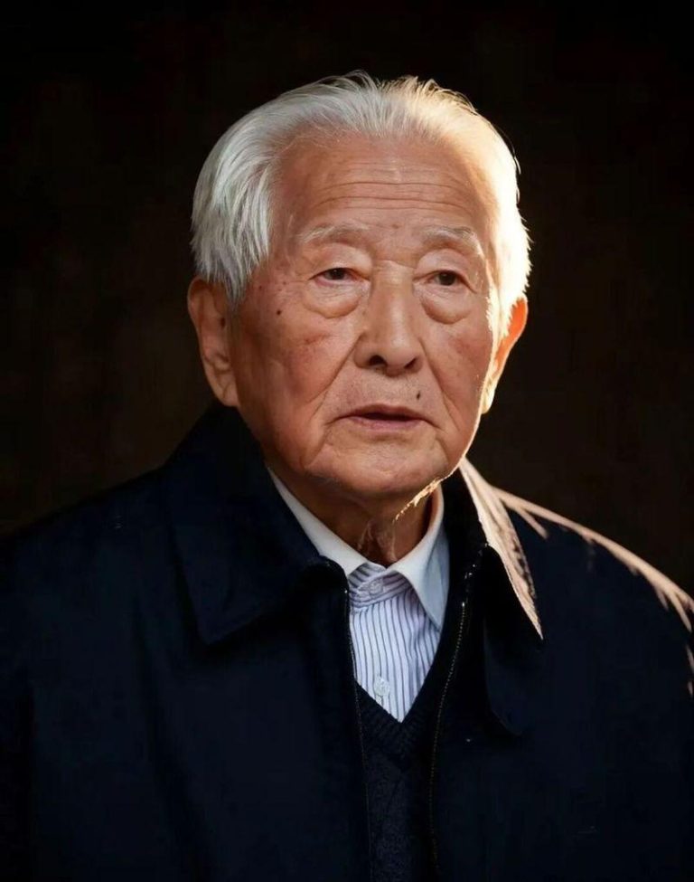 2025年中国离别的身影/耿宝昌 高风亮节 古瓷鉴定第一人 耿宝昌。(取材自故宫博物院)
