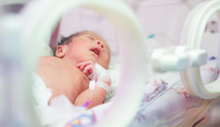 催生狠招 中国明年起对避孕药品和用具开征增值税 鉴于出生人口快速减少,中国明年起,将对销售避孕药品和用具开征增值税。(新华社)