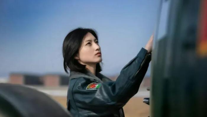 女飞行员郭万树。(取材自澎湃新闻)