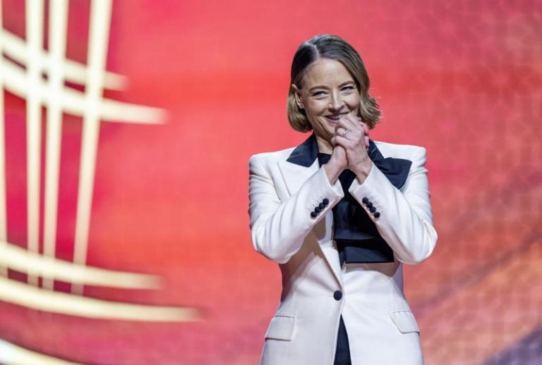 12岁初见劳勃狄尼洛 茱蒂福斯特曾嫌他「有点无趣」 茱蒂福斯特在摩洛哥马拉喀什影展(Marrakech Film Festival)接受表扬。(欧新社)