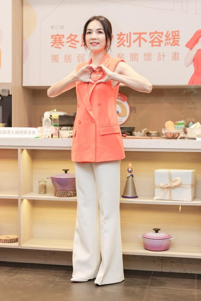 Ella出席公益活动,聊到好姐妹Selina和Hebe。(记者林士杰/摄影)