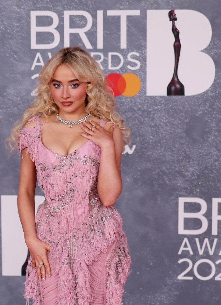 歌曲变成ICE逮捕配乐 莎宾娜卡本特怒斥邪恶 白宫回应 莎宾娜卡本特不满白宫在一段ICE官员逮捕民众画面中,使用了她的歌曲。(路透数据照片)