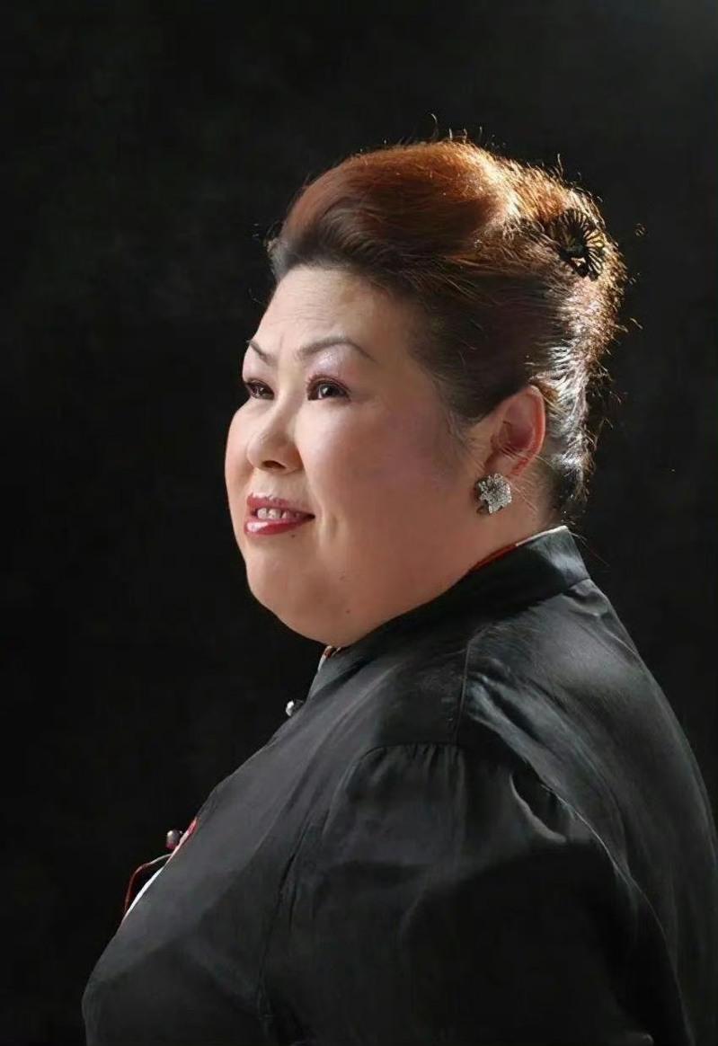 董立范有「富婆专业户」封号。(取材自微博)