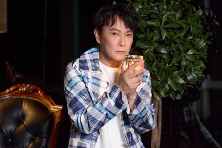 张信哲非常喜欢独自旅行，买机票、查行程不假他人之手。图／潮水音乐提供